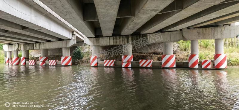 弹性防撞设施	